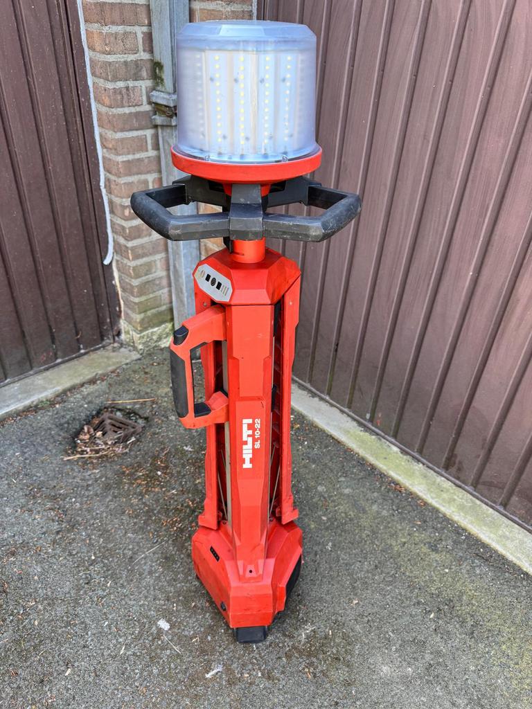 Lampe nuron hilti, Ophalen, Zo goed als nieuw