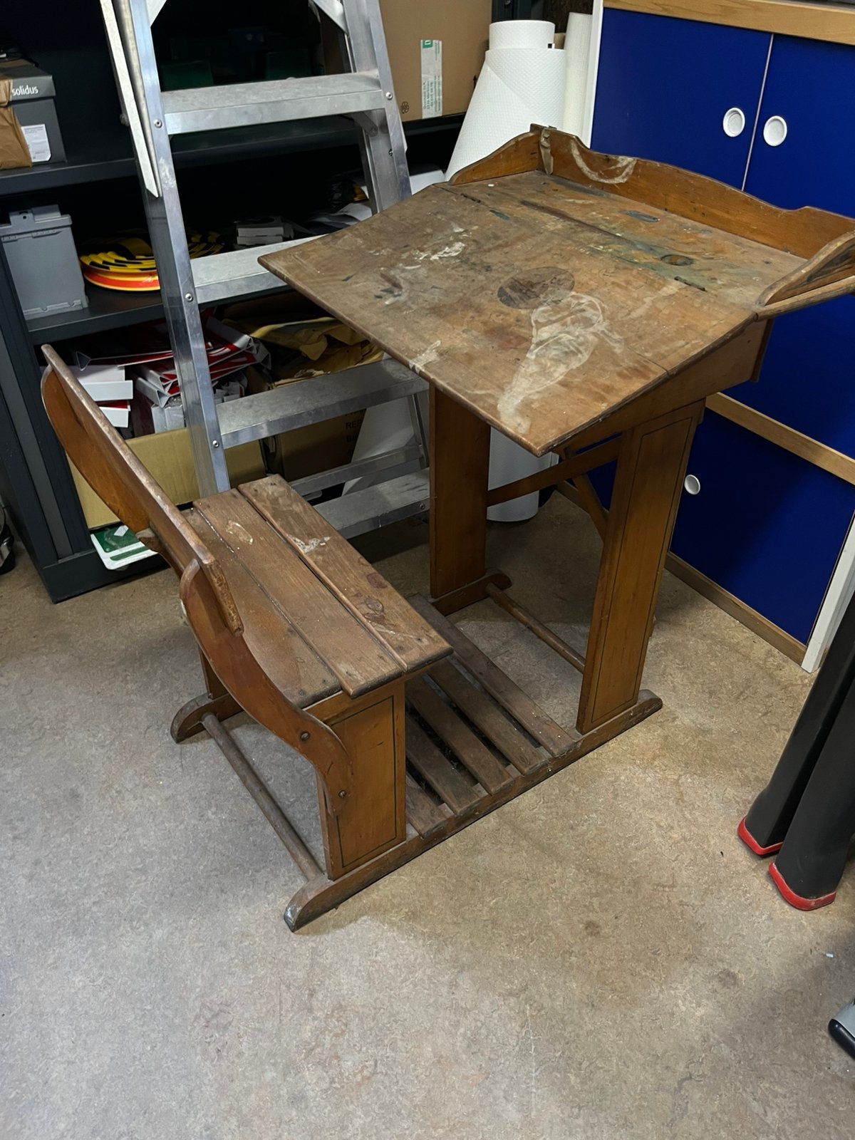 Banc d’écolier d’époque à restaurer, Enlèvement