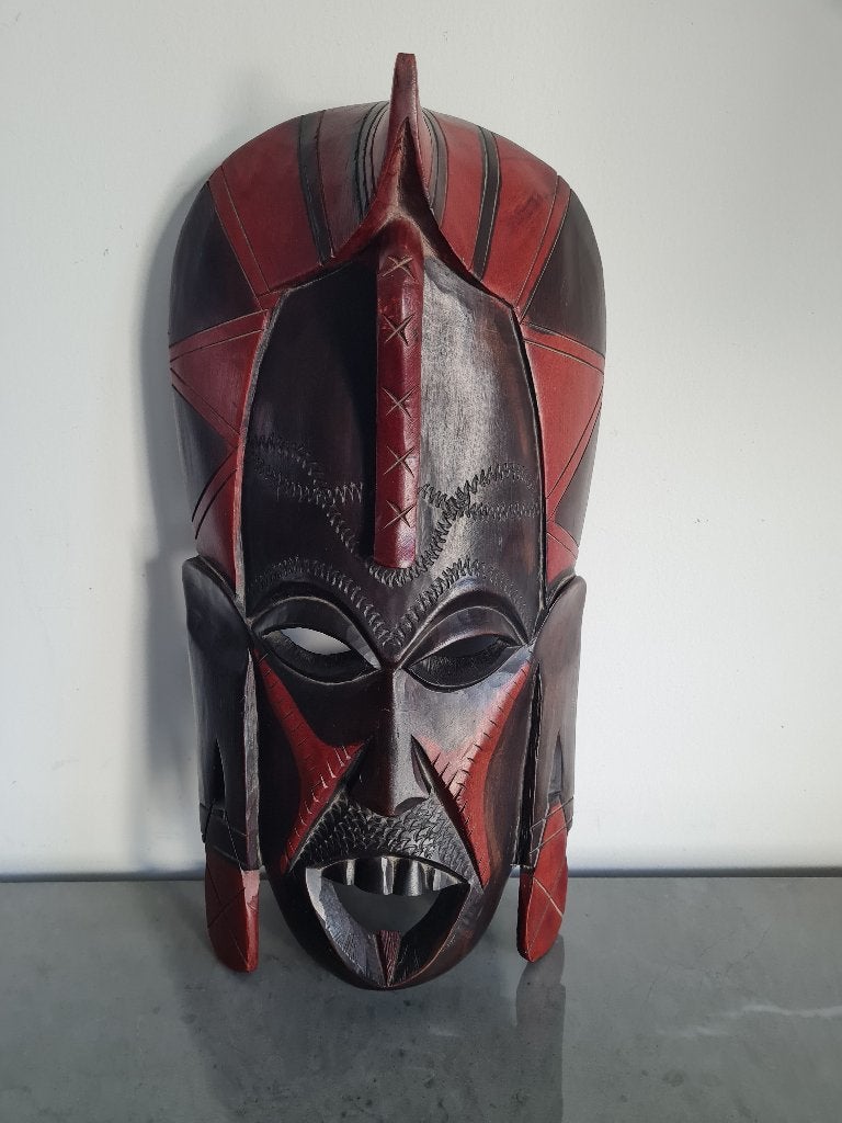 Prachtig handgesneden Afrikaans masker, Zwart, Ophalen of Verzenden, Masker, Versierd