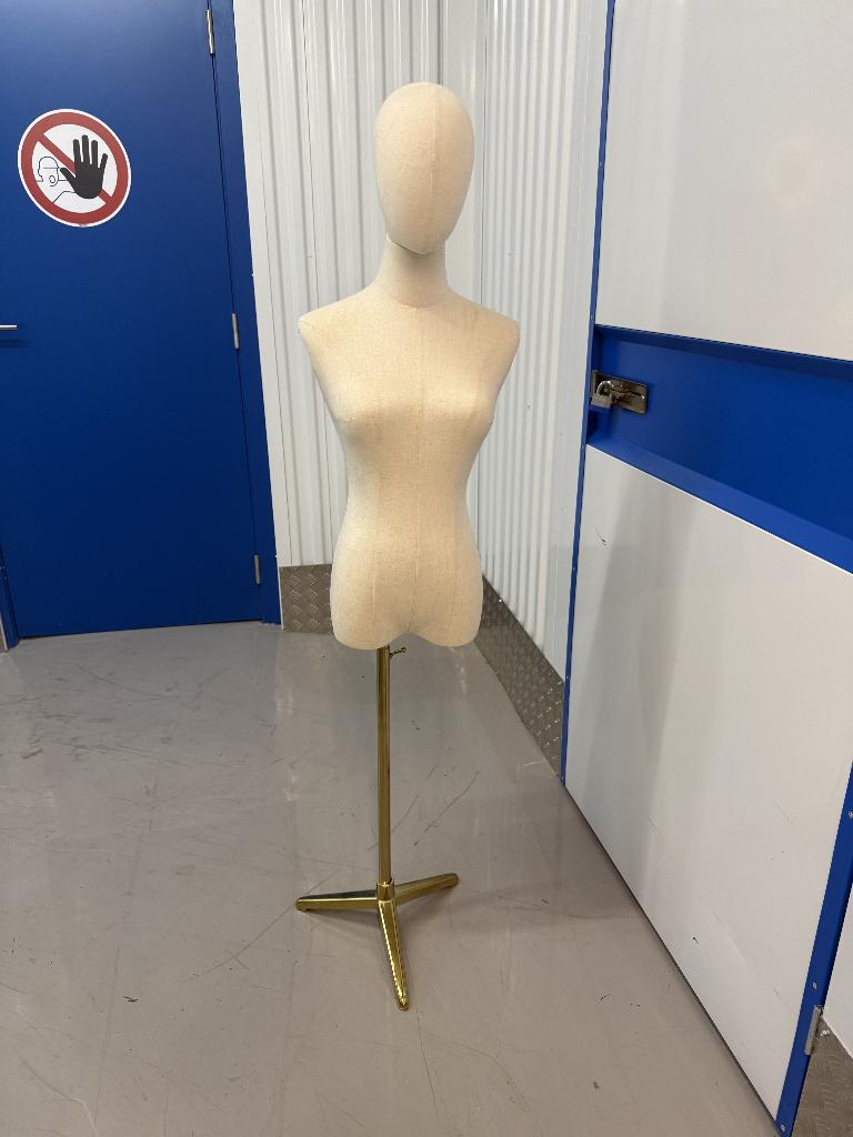 Mannequins femme magasin (x3) – Idéal boutique / vitrine, Articles professionnels, Aménagement de Bureau & Magasin | Commerce & Inventaire