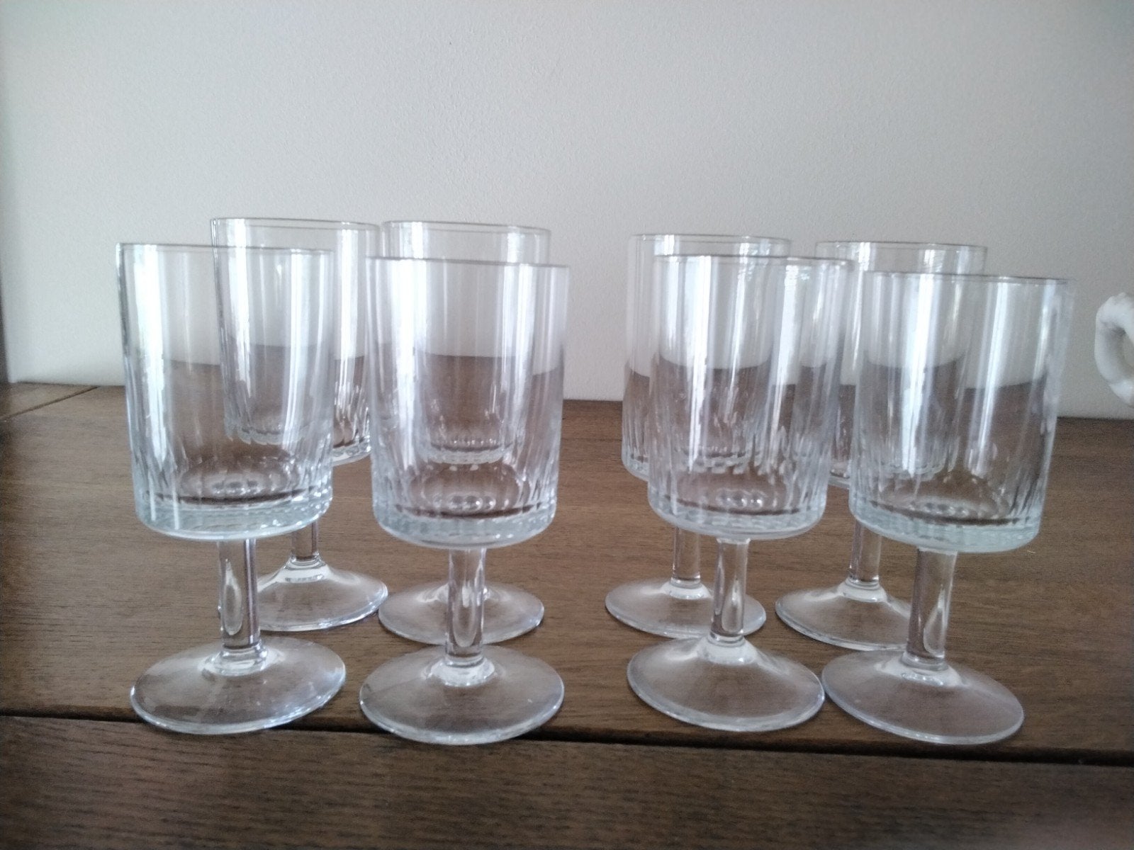 8 wijnglazen (4 witte en 4 rode wijnglazen) samen 5 euro.
En, Ophalen, Zo goed als nieuw, Overige typen