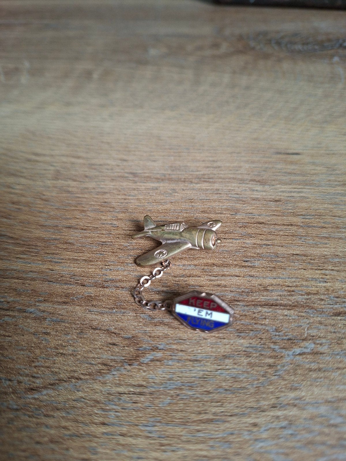 WW2 US "Keep 'em flying" sweetheart, Ophalen of Verzenden