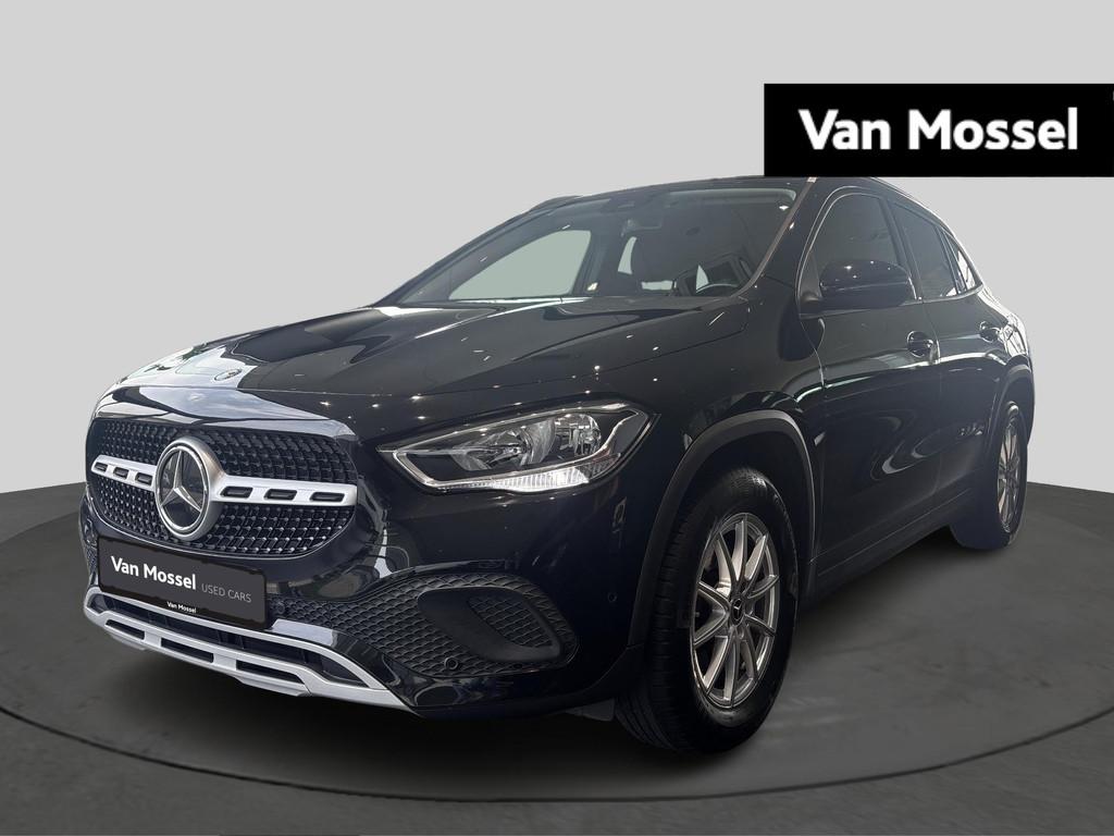 Mercedes-Benz GLA 200 d + PARKEERSENSOREN + CAMERA + 1Y USED, Auto's, Stof, 4 cilinders, Zwart, Bedrijf