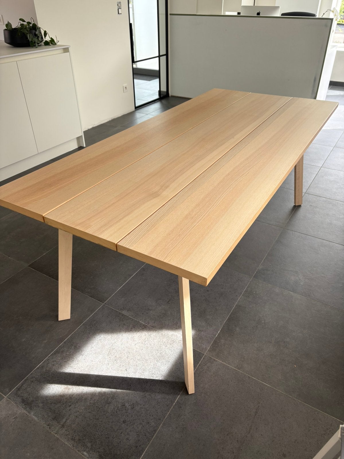 Eettafel, Enlèvement, Utilisé