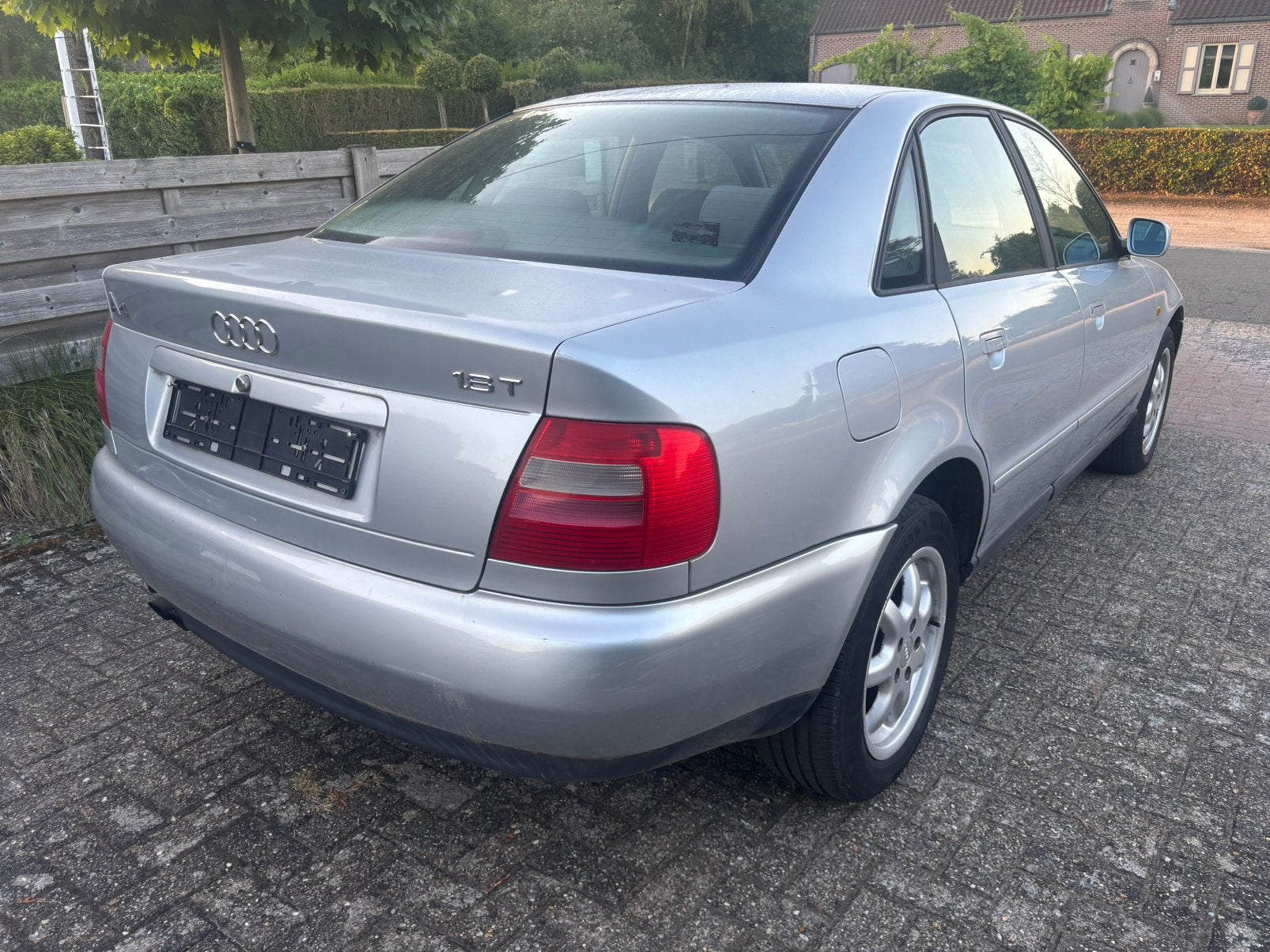 Audi A4 1.8T 150PK Benzine Airco GEKEURD VOOR VERKOOP, Autos, Audi, Boîte manuelle, A4, Berline, Particulier