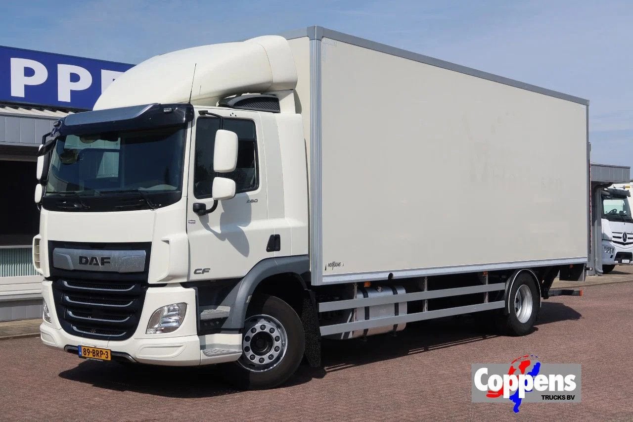 DAF CF 260 Bak+Klep Dhollandia 2000 kg, Auto's, Vrachtwagens, Bedrijf, ABS, Cruise Control, DAF, Diesel, Wit