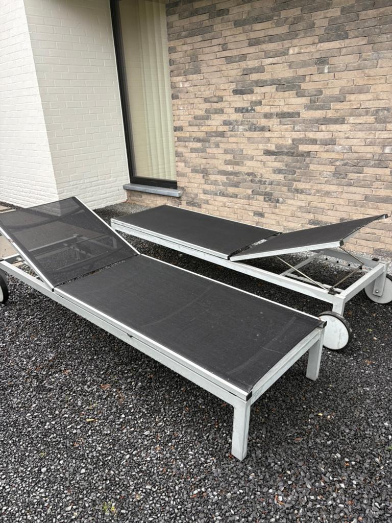 2 ligbedden, Tuin en Terras, Ligbedden, Ophalen, Gebruikt, Aluminium, Verstelbaar
