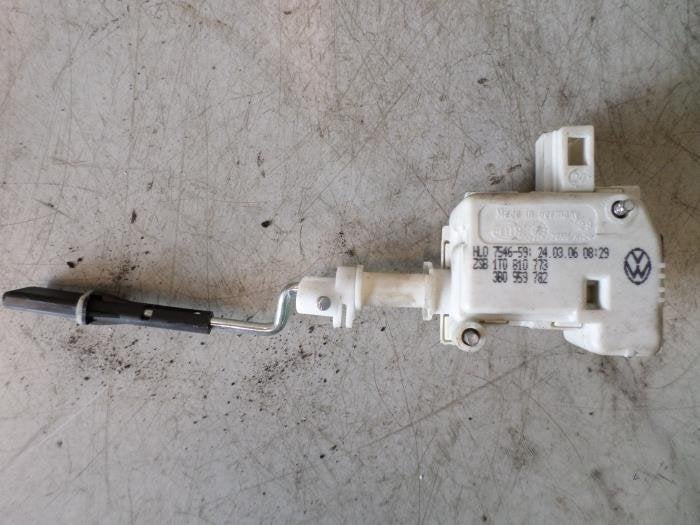 Motor Centrale Deurvergrendeling van een Volkswagen Touran (, Auto-onderdelen, Gebruikt, -, Volkswagen, -
