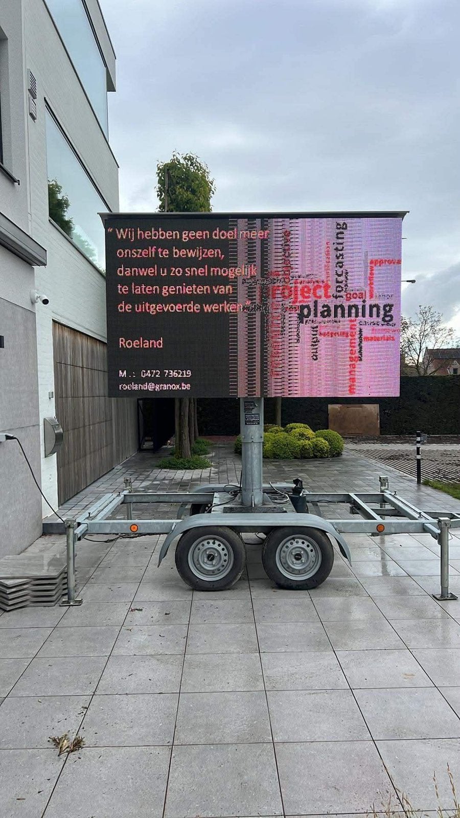 Led scherm op dubbelas trailer, Enlèvement, Comme neuf