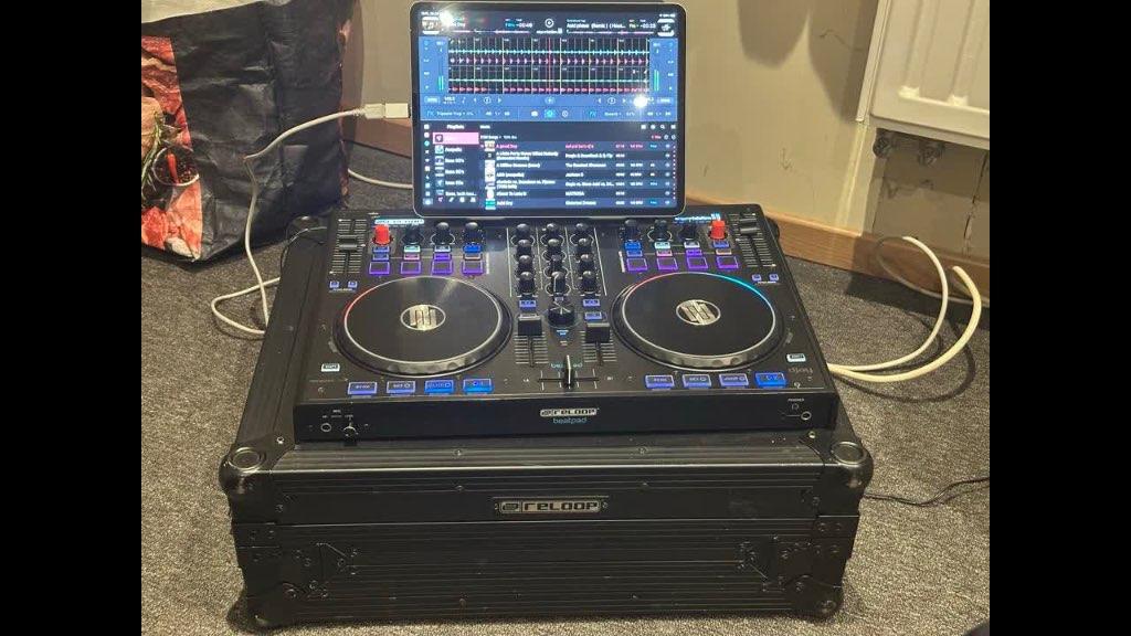 Reloop Beatpad met flightcase., Musique & Instruments, DJ sets & Platines, Enlèvement, Comme neuf, Platine, Reloop