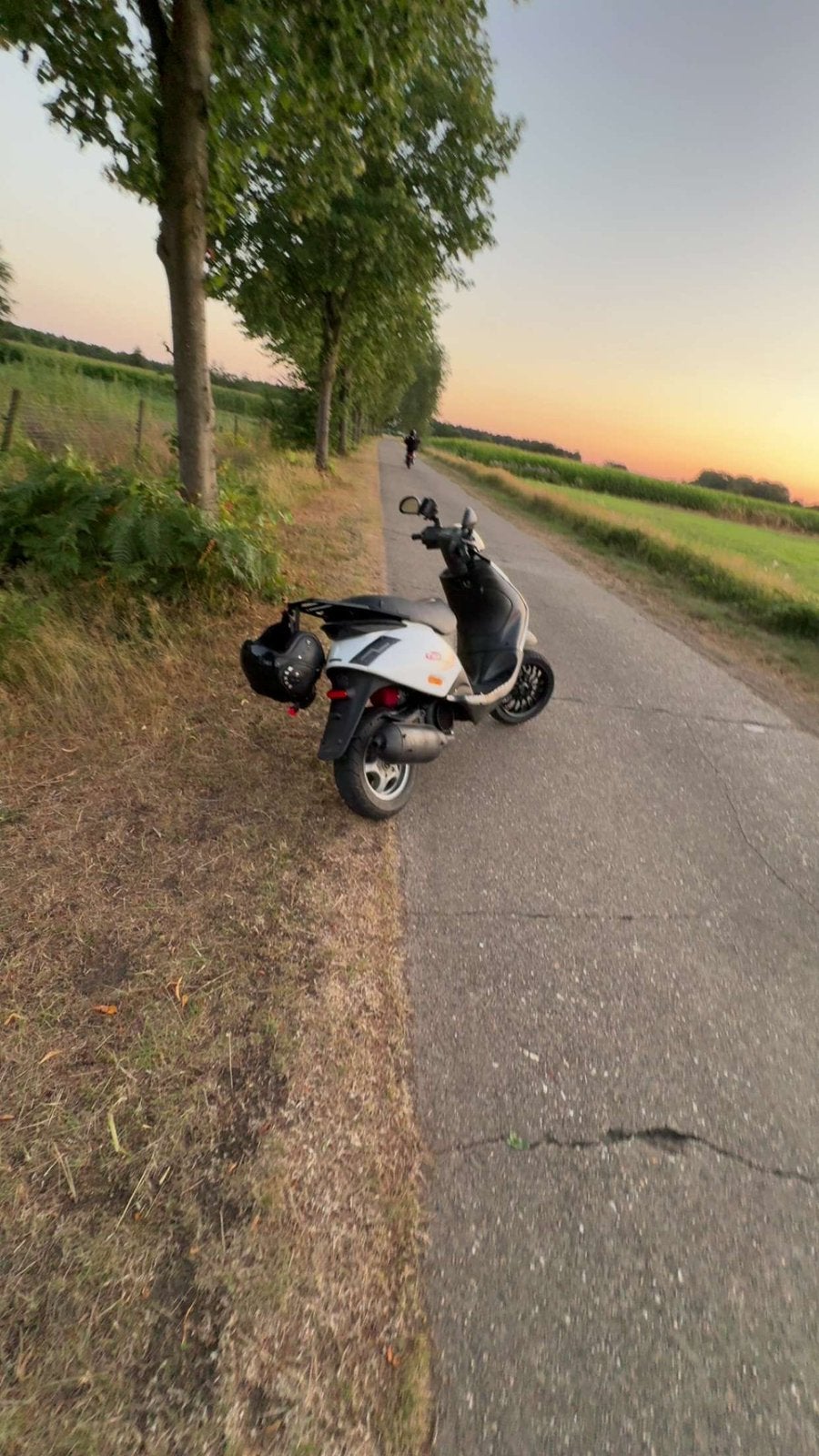 Piaggio zip 150 ac zonder paps, Fietsen en Brommers, Ophalen, Zo goed als nieuw