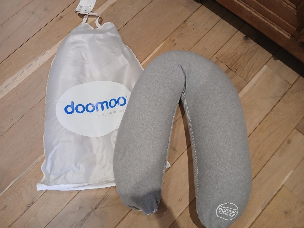 Coussin d'allaitement DOOMOO + Housse grise, Enfants & Bébés, Enlèvement, Neuf, Coussin d'allaitement, Doomoo