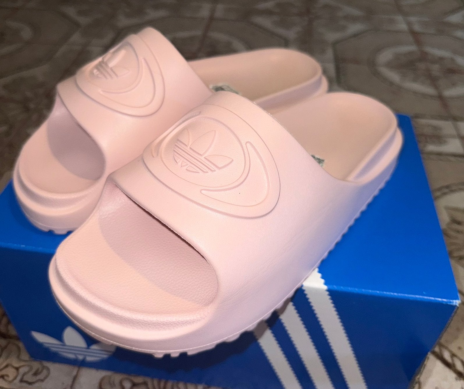 Adidas teenslipper, Ophalen of Verzenden, Nieuw