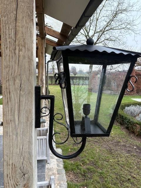 lanterne murale noire en fer forgé 110,00€, Jardin & Terrasse, Résistant à l'eau, Enlèvement, Acier, Appliques murales