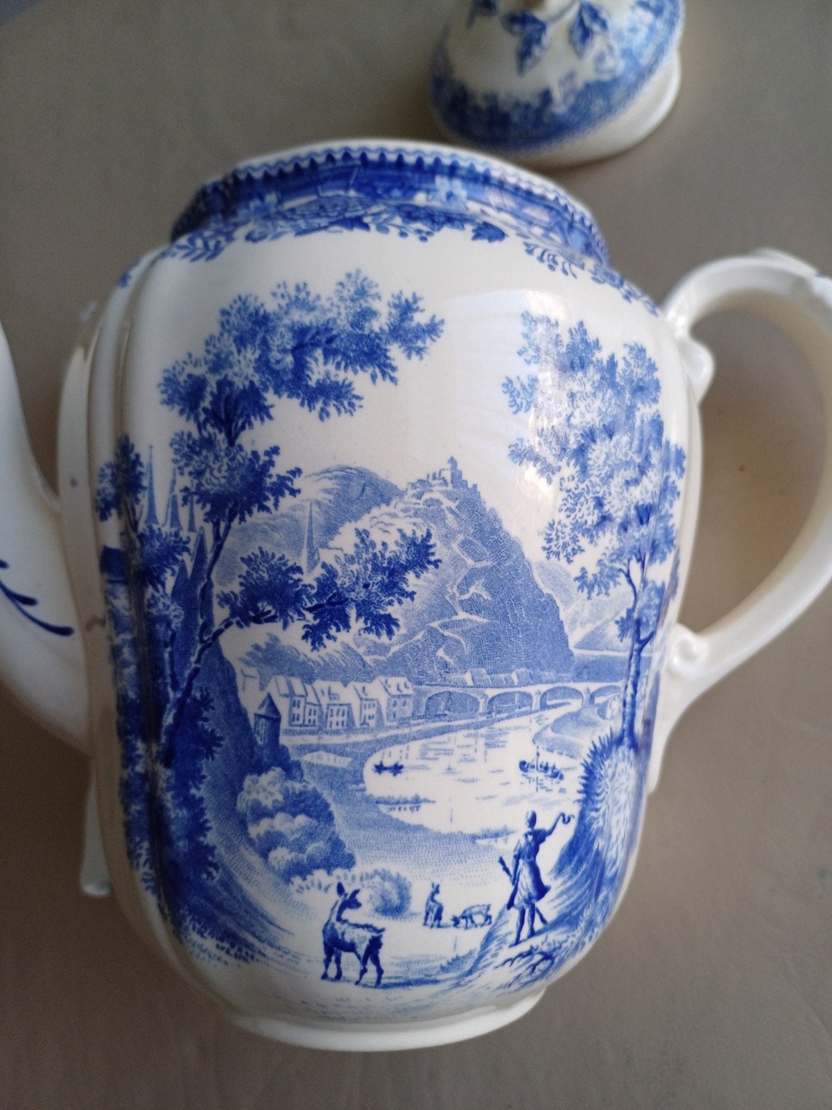 Cafetière blanche et bleue, Enlèvement
