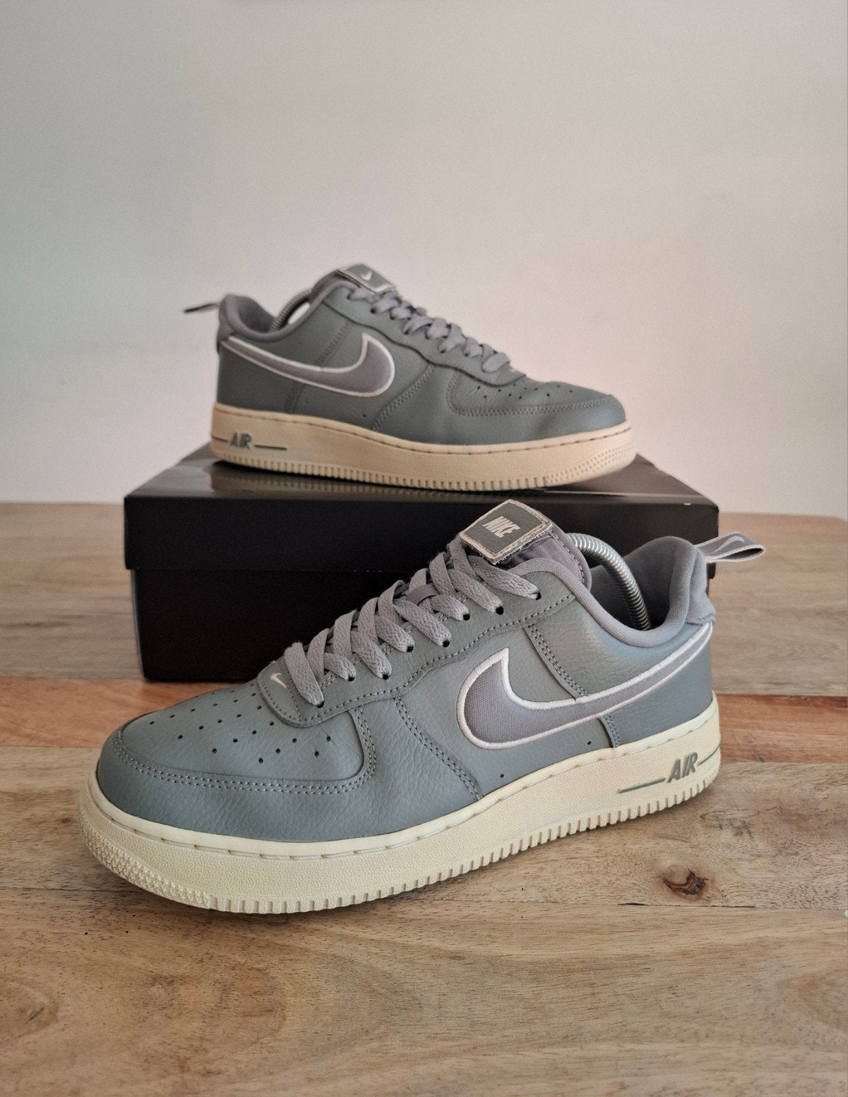 Nike Air Force 1 '07 LV8 Grey – 42.5, Enlèvement ou Envoi, Autres couleurs, Nike, Porté
