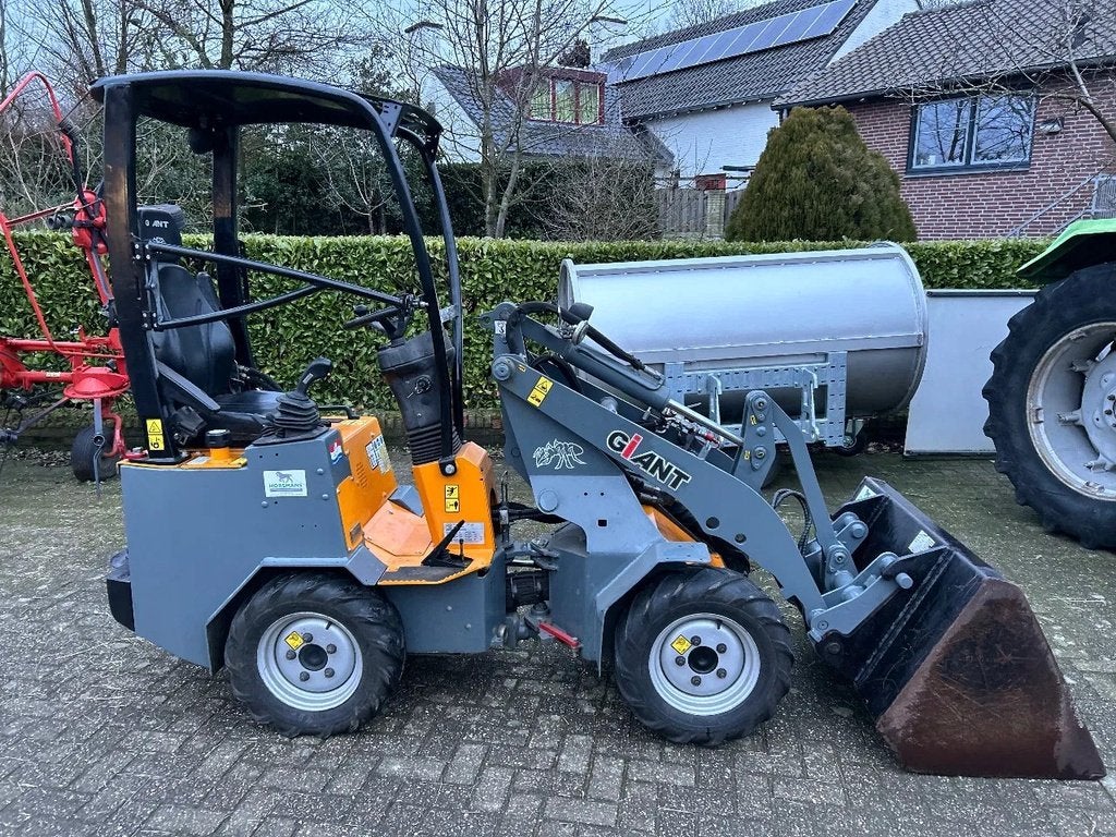 Giant D254SW, Tobroco, Info@tobroco.nl, Sprendlingenstraat 57
5061 KM  Oisterwijk, NL, Chargeuse sur pneus ou Chouleur