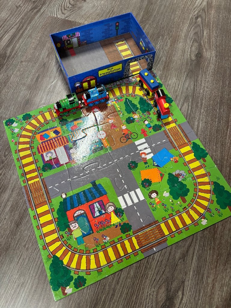 Puzzel mijn treinstation + extra locs, Ophalen of Verzenden, 10 tot 50 stukjes, Zo goed als nieuw, 6 maanden tot 2 jaar