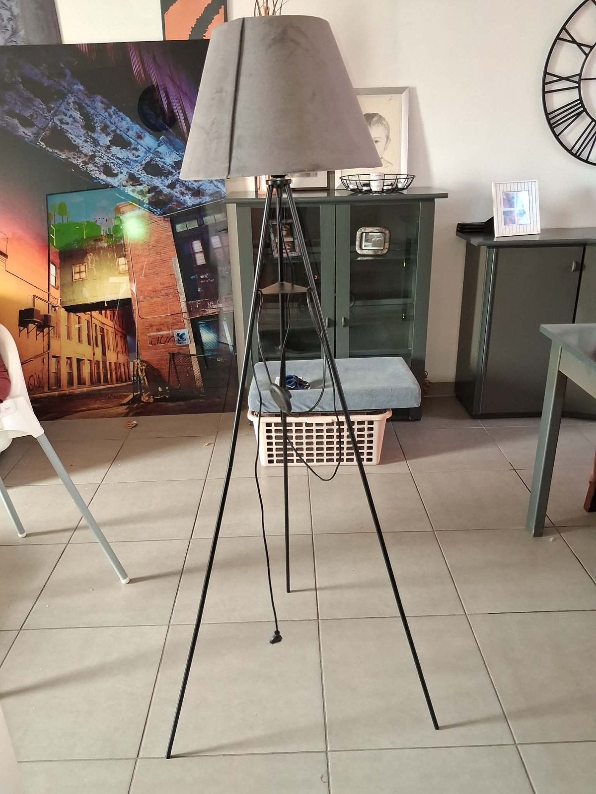 Prachtige grote tripod vloerlamp – sfeervolle eyecatcher, Ophalen, Zo goed als nieuw