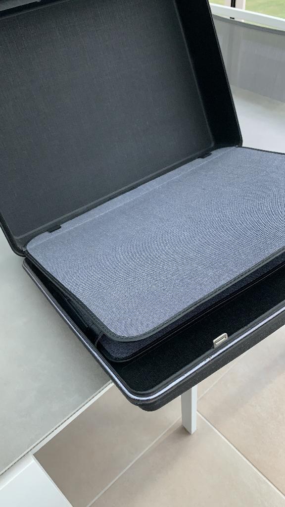 Desley aktentas, Handtassen en Accessoires, Tassen | Schooltassen, Zwart, Aktetas of Boekentas, Zo goed als nieuw, 30 tot 40 cm