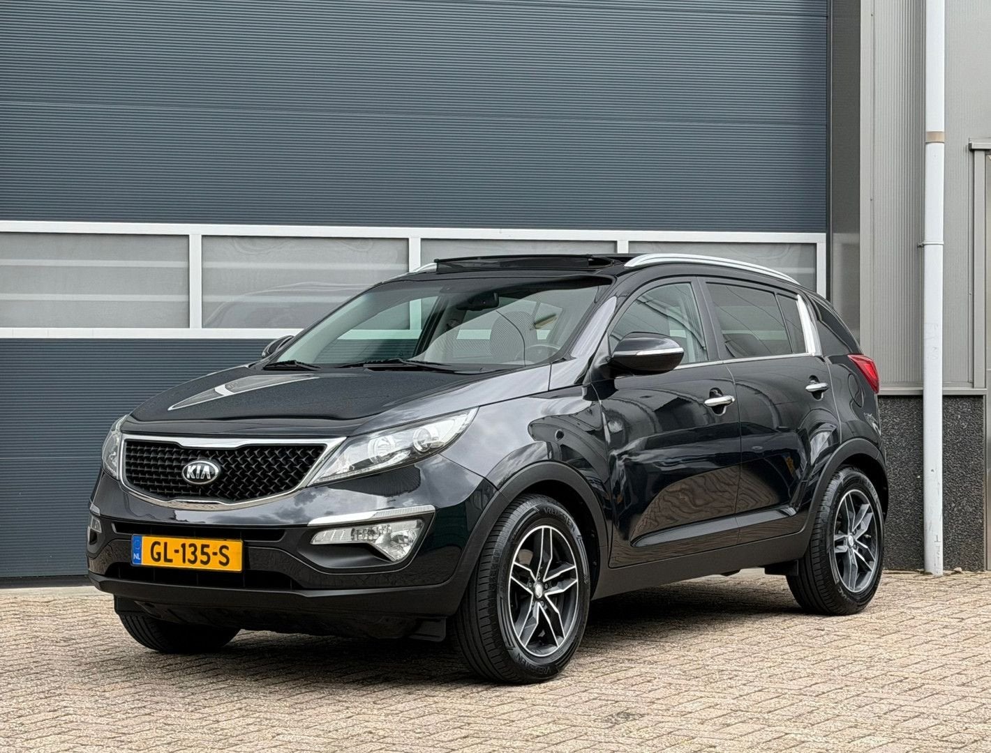 Kia Sportage 1.6 GDI DynamicPlusLine bj.2015 Pano|Navi|Camer, Auto's, 149 g/km, Zwart, Handgeschakeld, Grijs