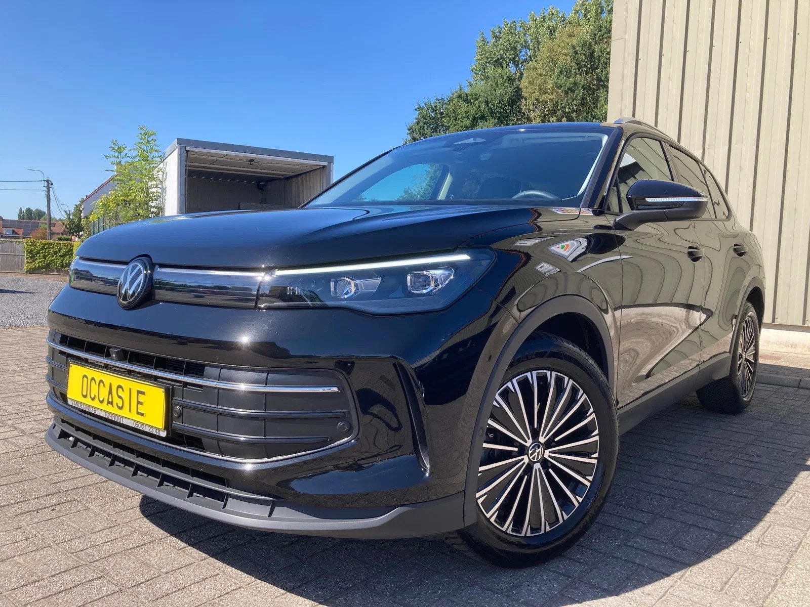Volkswagen Tiguan AUTOMAAT -GPS -Airco 3zone -App -Cam 360, Auto's, Volkswagen, Automaat, 4 cilinders, Leder en Stof, Bedrijf
