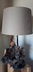 Wabi-Sabi Tafellamp – Grillige Houten Voet met Beige Kap, Dimbaar, Gebruikt, Sfeerlamp, Landelijk