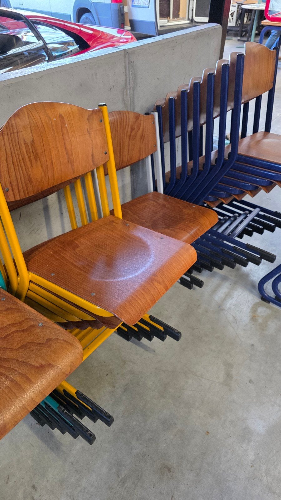 kleurrijke schoolstoelen en tafels kinderstoelen cafe bar, Ophalen of Verzenden