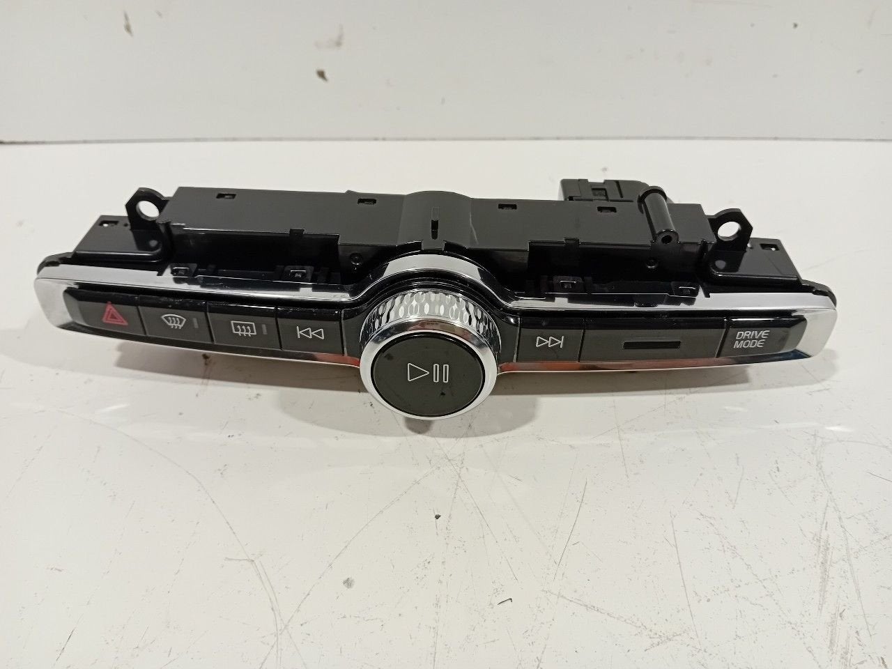 Radio bediening Volvo XC40, Ophalen of Verzenden, Van der Ven Autorecycling B.V., Onderdelen@venauto.nl, Ettenseweg 76, 4706 PB Roosendaal, The Netherlands