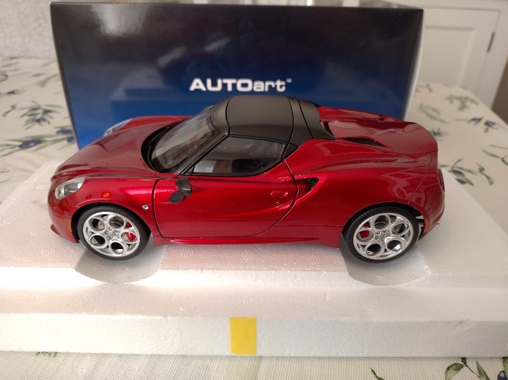 Alfa Romeo 4C Spider. Autoart 1/18, Hobby & Loisirs créatifs, Enlèvement ou Envoi, Comme neuf, Voiture, Autoart
