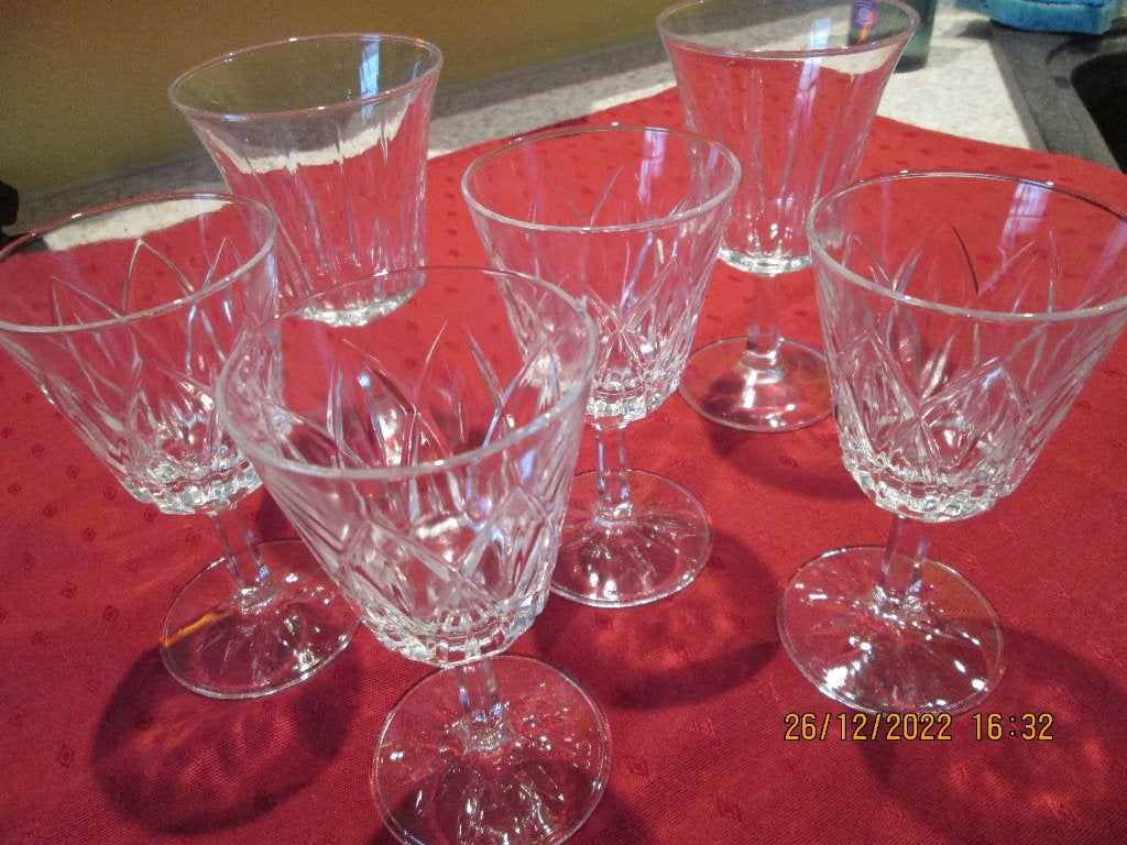 Verres (6) à vin sur pied, Uni, Verre ou Verres, Comme neuf, Verre