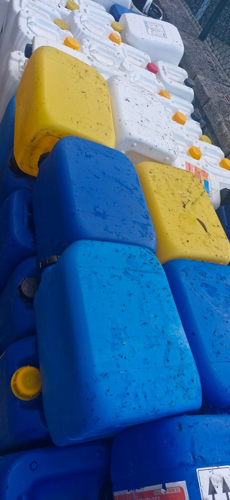 bidons en plastique (vide), Enlèvement