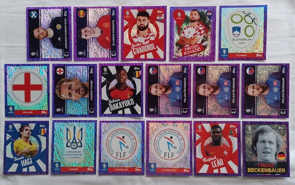 Euro 2024 stickers met paarse rand, Hobby en Vrije tijd, Stickers en Plaatjes, Ophalen of Verzenden, Zo goed als nieuw, Meerdere stickers