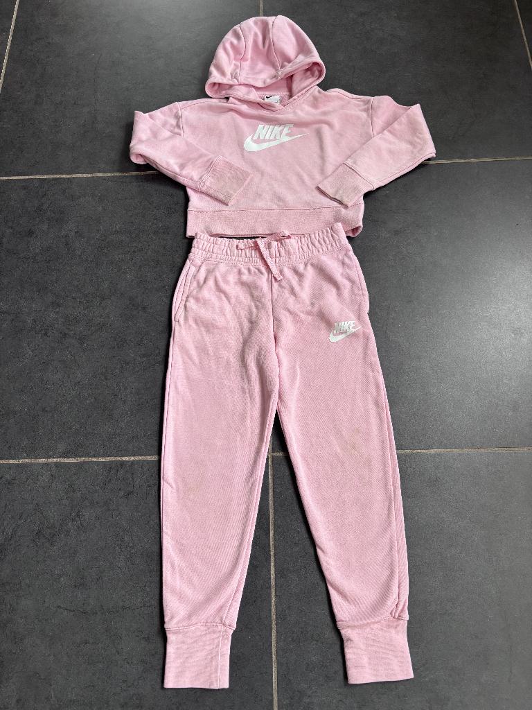Nike trainingspak meisjes 128-137, Kinderen en Baby's, NIKE, Gebruikt, Meisje, Sport- of Zwemkleding