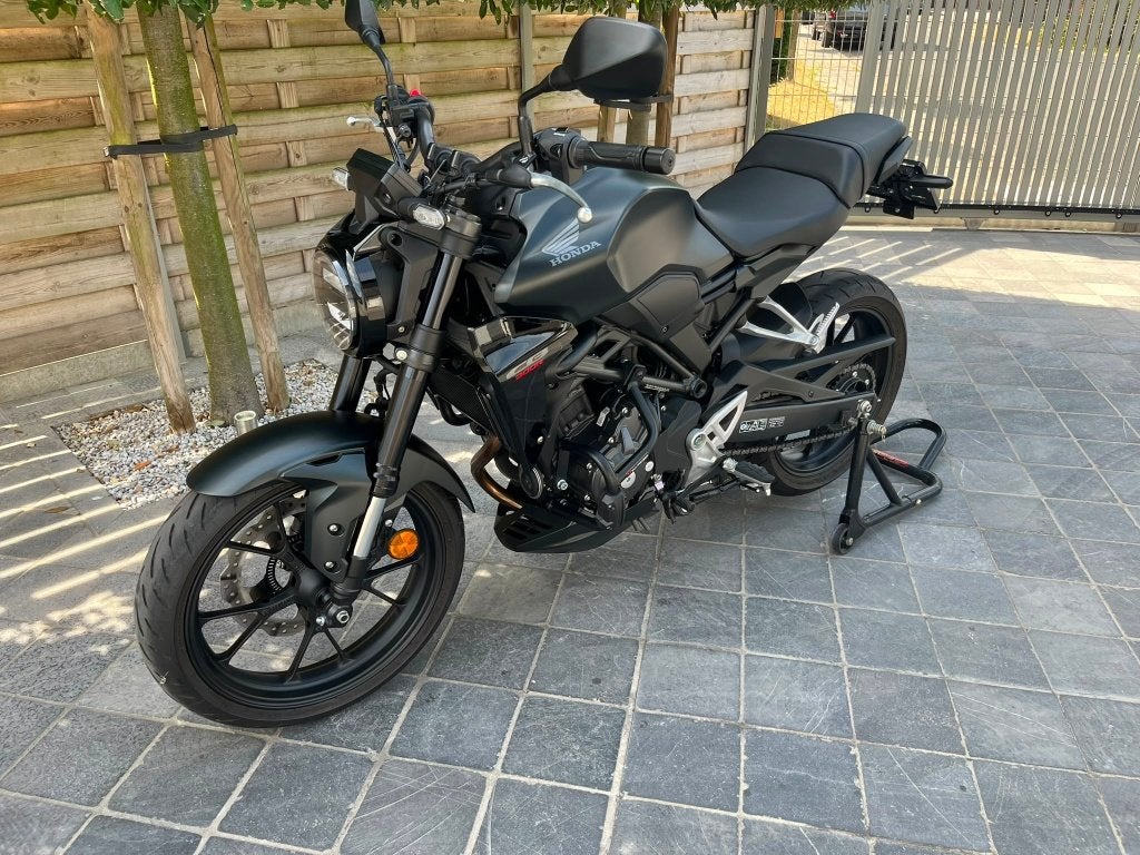 Honda CB 300-r **black edition** 6700km **2/2024**topstaat**, Motoren, 286 cc, Nieuw, Bedrijf, Minimaal motorrijbewijs A2