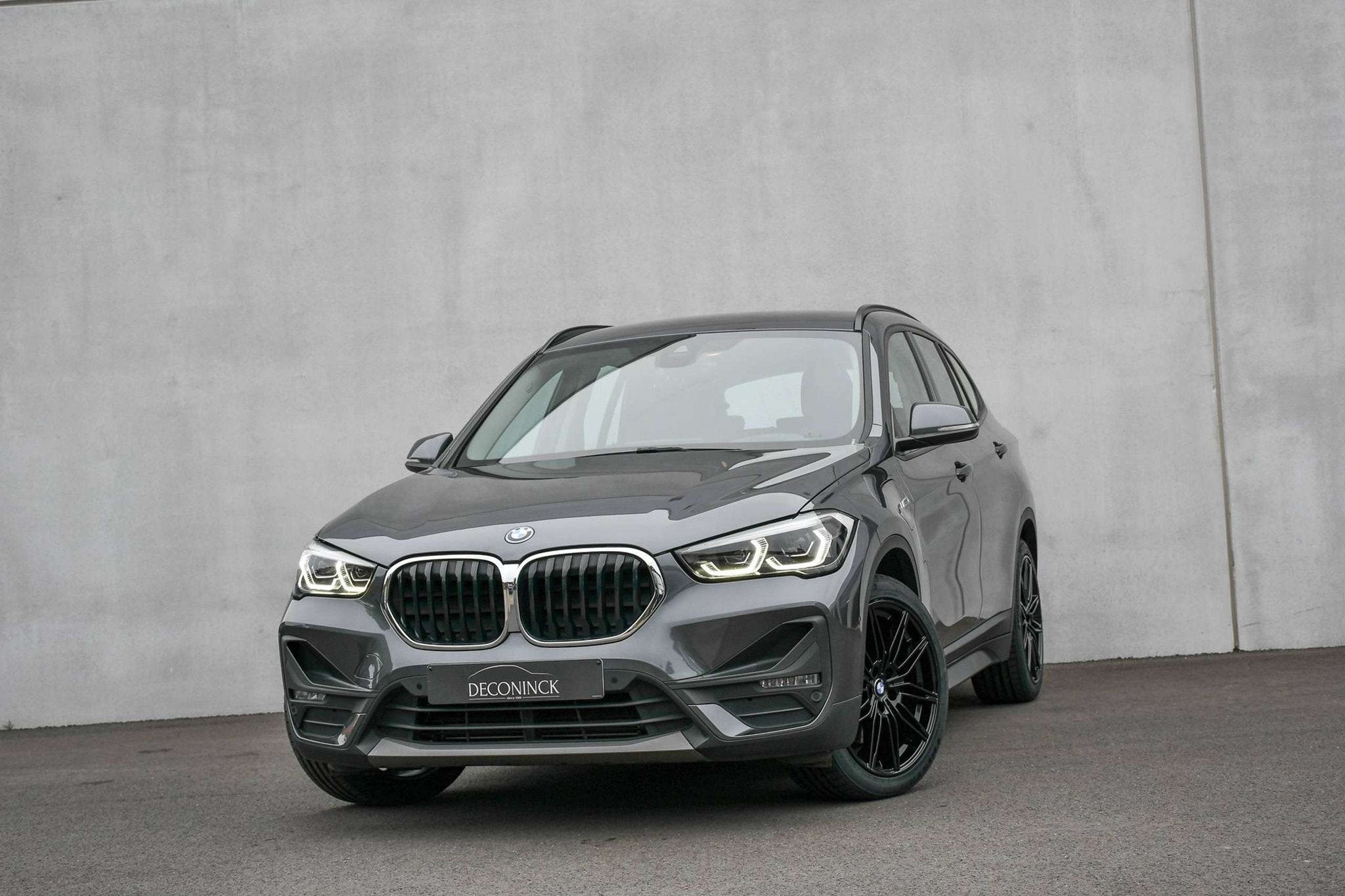 BMW X1 X1 PHEV 1.5iA *CAMERA*LEDER*LED*HEAD-UP*NAVI*CARPLAY*, Gebruikt, Leder, Bedrijf, 3 cilinders