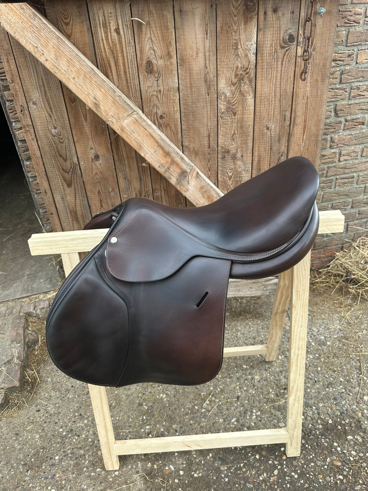 Butet Springzadel • 17,5”, Dieren en Toebehoren, L (17.5 inch), Gebruikt, Kniewrongen, Overige merken