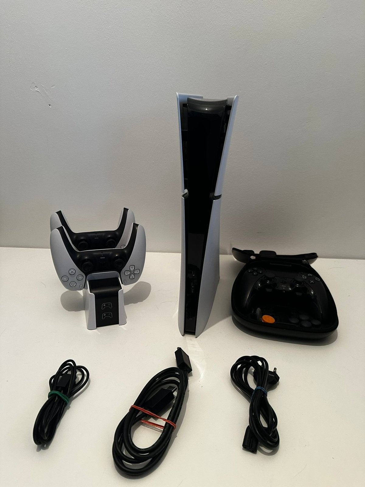 PS5 1TB Slim Digital + Controller + Dockstation – Nieuwstaat, Ophalen of Verzenden, Zo goed als nieuw, Playstation 5