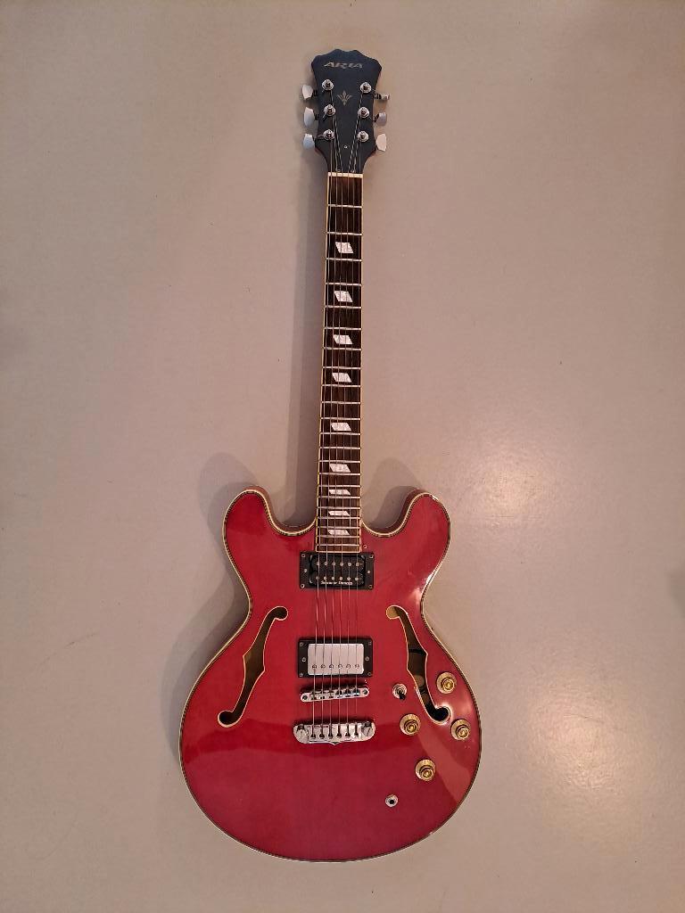 Aria Hollowbody, Musique & Instruments, Instruments à corde | Guitares | Électriques, Enlèvement, Comme neuf, Semi-solid body