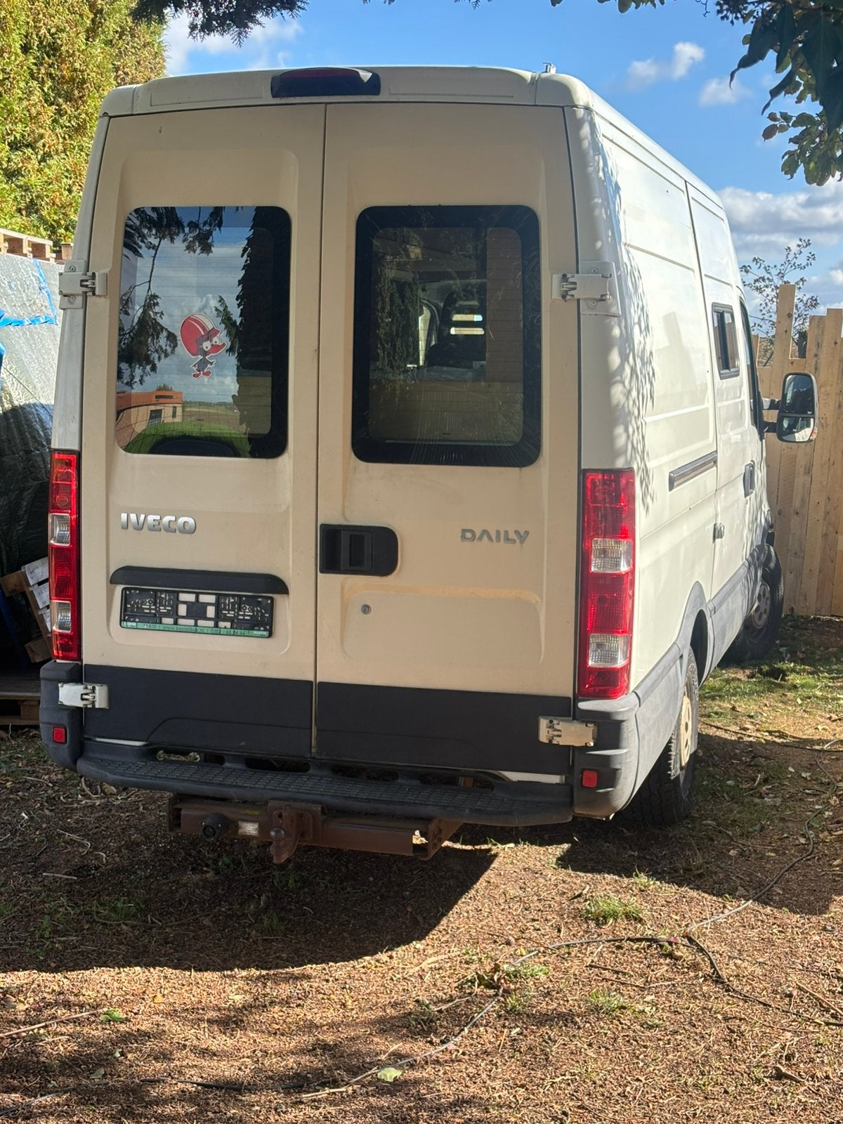Camper Iveco Daily 35S11 V uit 2014, Caravans en Kamperen, Particulier, Koelkast, Vast bed