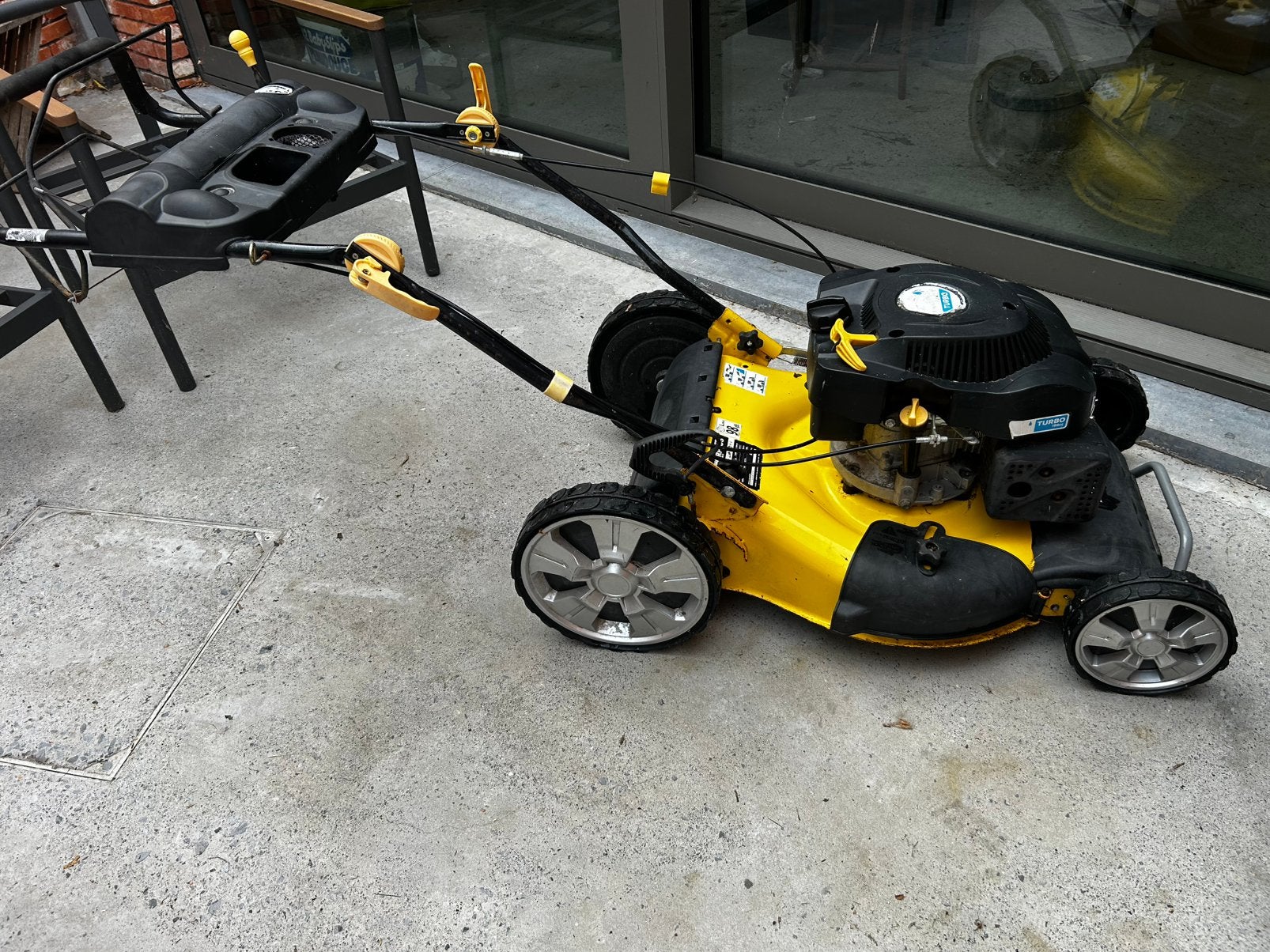 Grasmaaier zelftrekker PowerPlus, Tuin en Terras, Ophalen, Gebruikt, Versnellingen, Benzine-grasmaaier