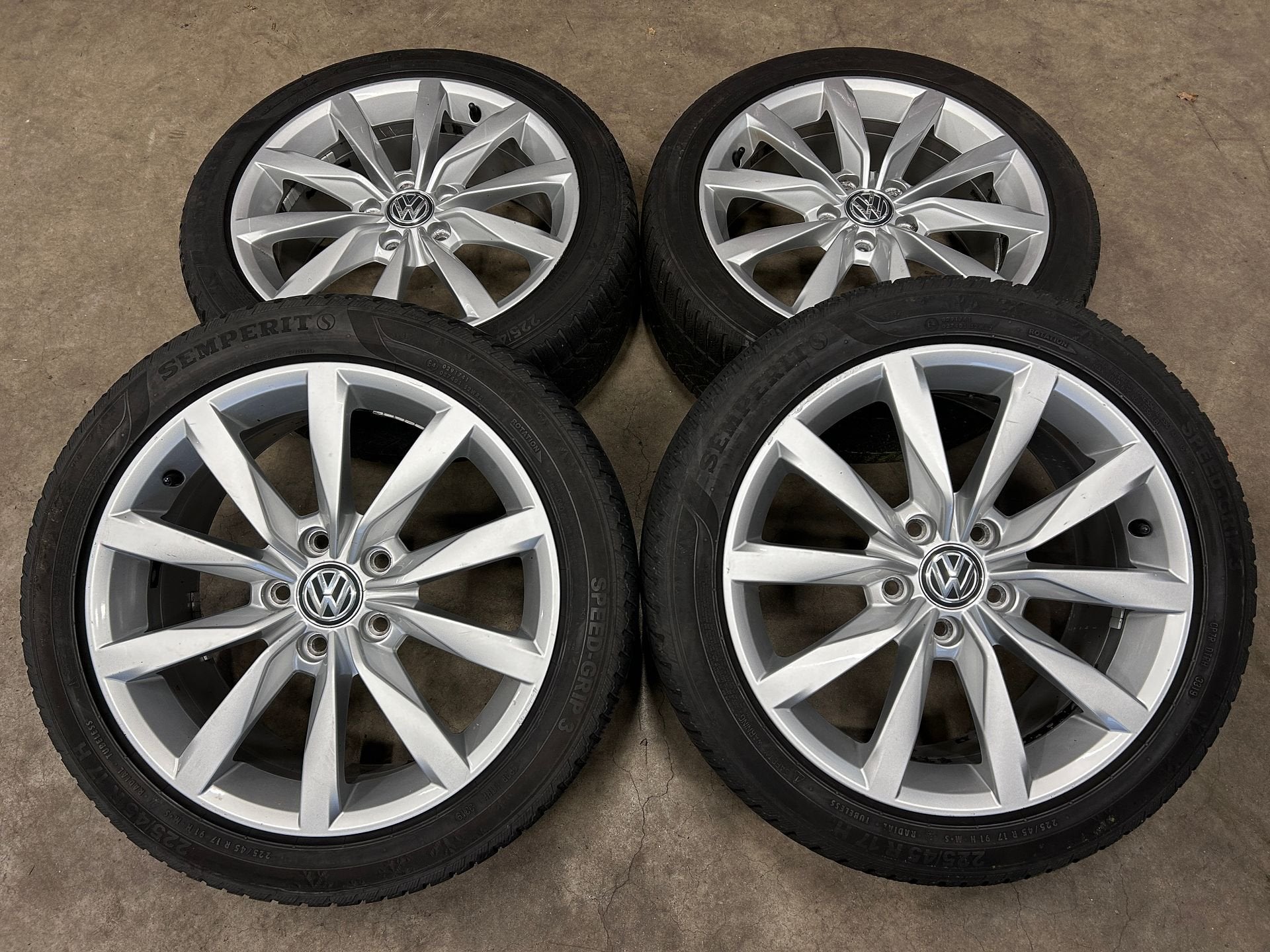 diversen 17 inch velgen + winterbanden VW Golf | Caddy, Autos : Pièces & Accessoires, Pneus et Jantes, Pneus hiver, Véhicule de tourisme