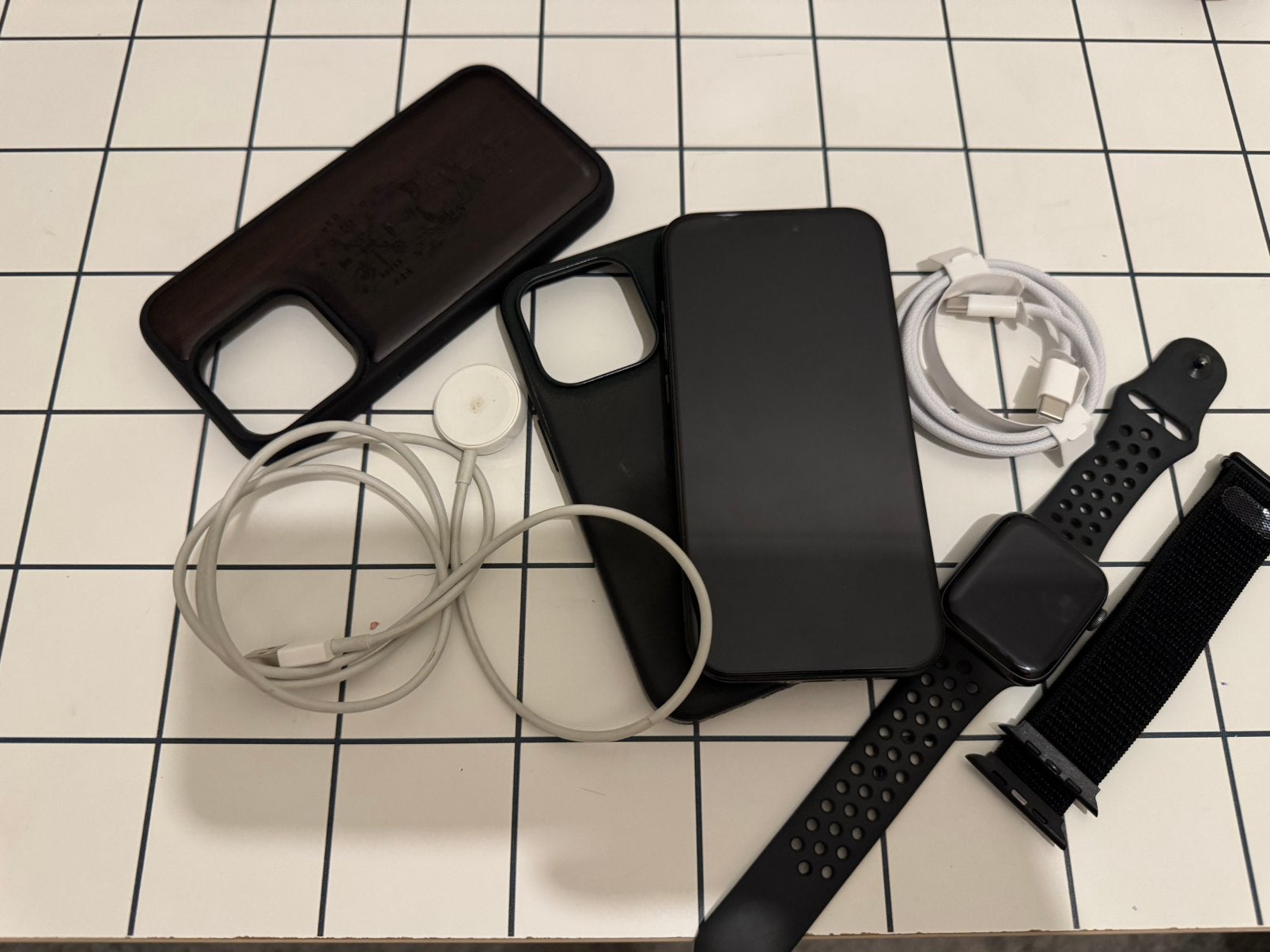 iPhone 15 Pro 128GB Black + Apple Watch SE 44mm LTE Nike, Telecommunicatie, Mobiele telefoons | Hoesjes en Screenprotectors | Apple iPhone