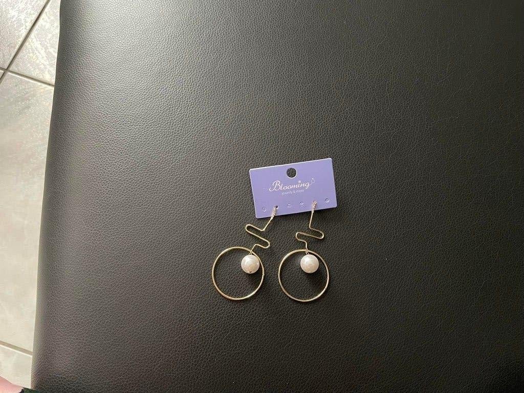 Nieuwe oorbellen met gouden parels, Ophalen of Verzenden, Nieuw, Goud, Hangers
