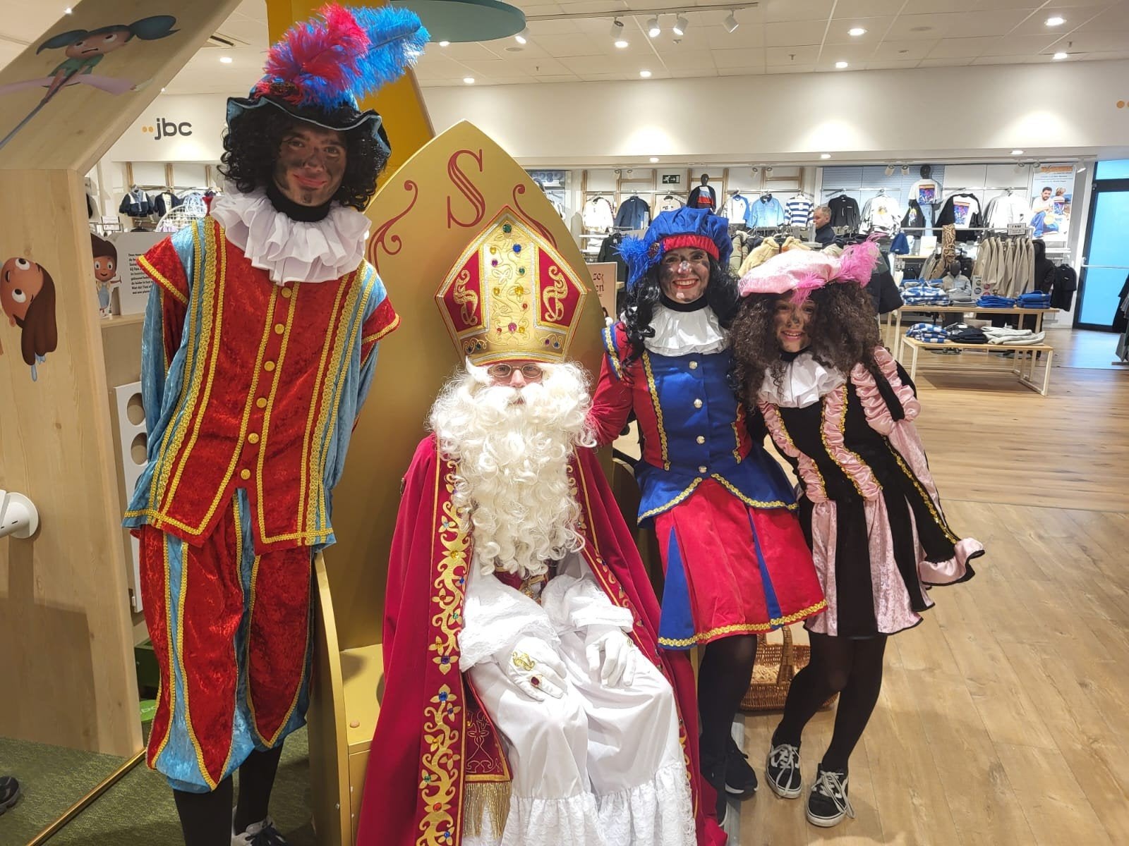 Sinterklaas op bezoek regio Tessenderlo-ham

Huisbezoek +-30, Diversen, Ophalen
