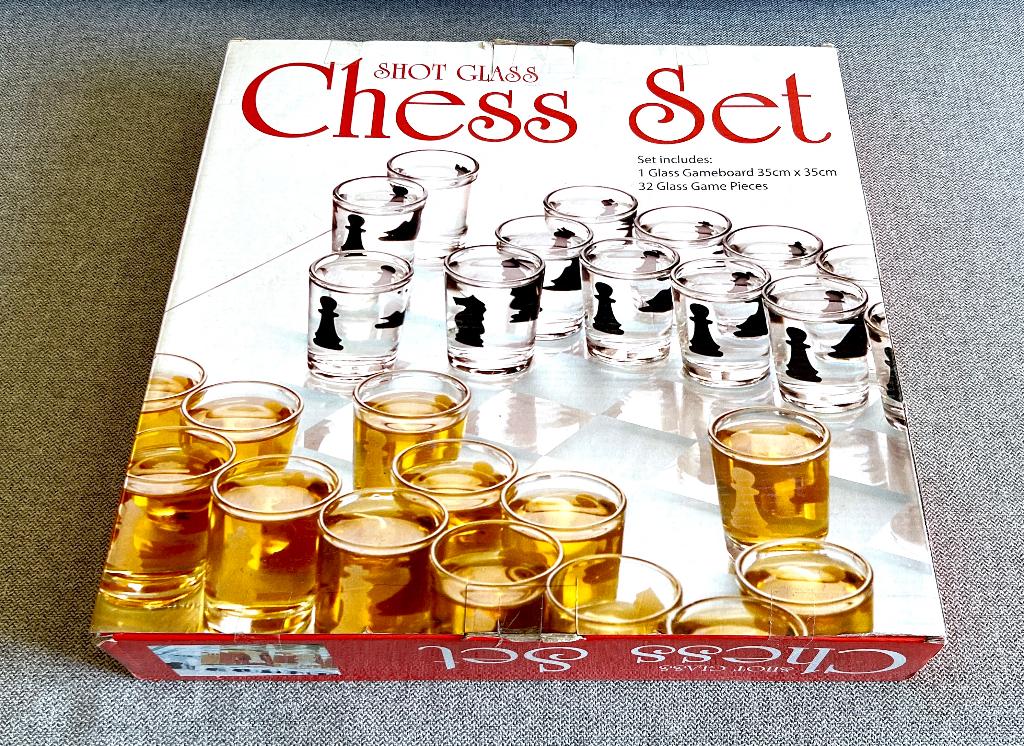 BOX "Verres à Shots JEU D'ÉCHECS + Plateau en Verre" // NEUF, Maison & Meubles, Cuisine | Vaisselle, Neuf, Autres types, Autres styles