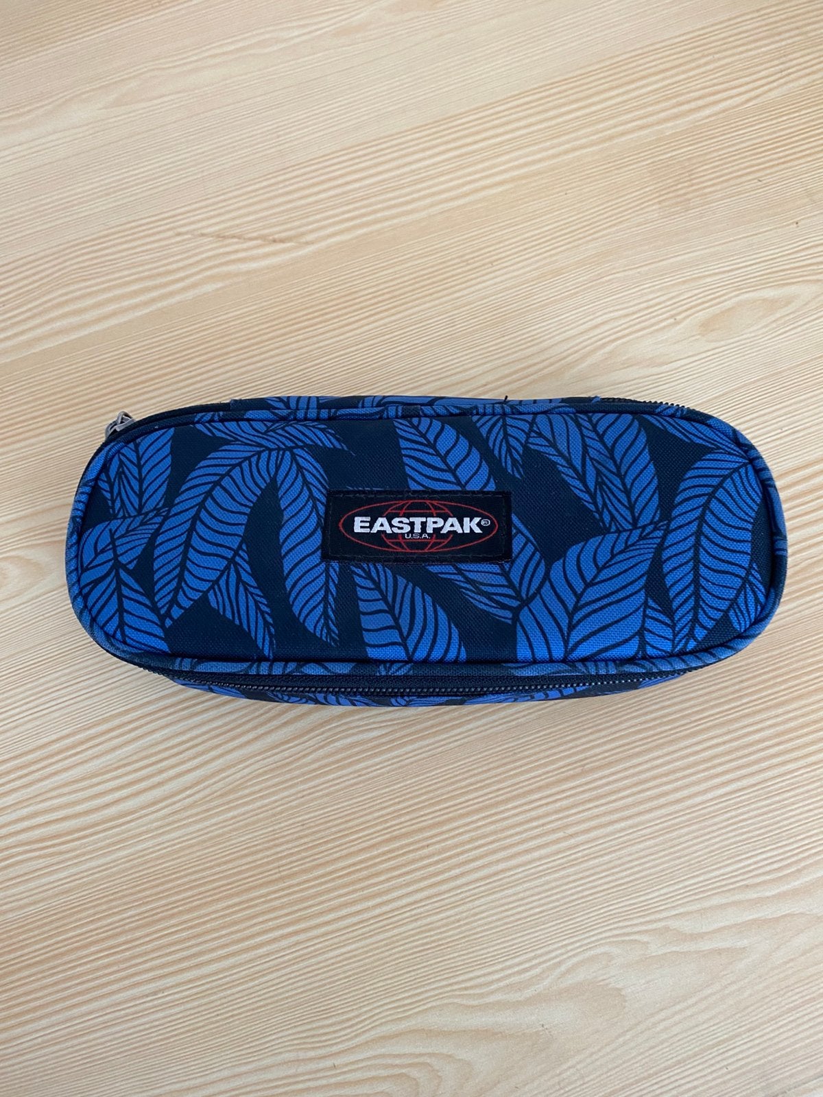 A vendre une trousse marque EASTPAK, Divers, Enlèvement, Comme neuf