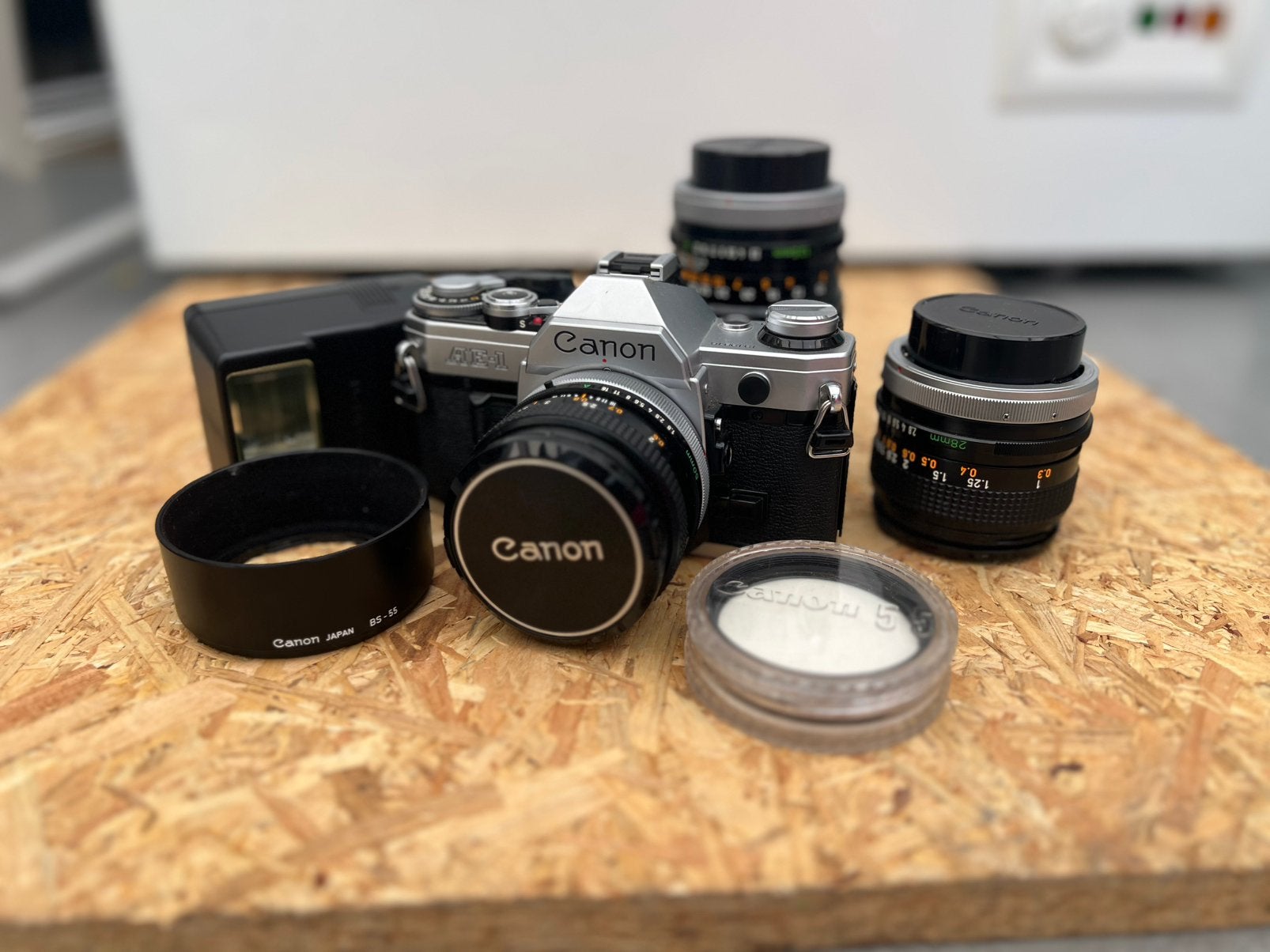 Analoge Canon AE-1 startset (1978) + 3 toplenzen & flitser, Ophalen of Verzenden, Gebruikt, Spiegelreflex, Canon