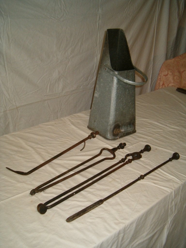 Poêle accessoires(charbonnière et tisons), Enlèvement