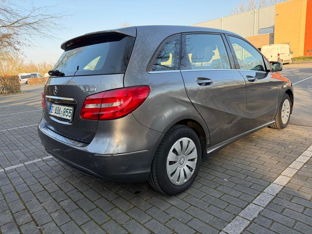Mercedes B180 Diesel avec historique entretien, Autos, Mercedes-Benz, Cuir, Argent ou Gris, Achat, Entreprise